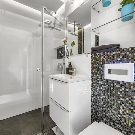 Gold Point 89 - With Free Parking